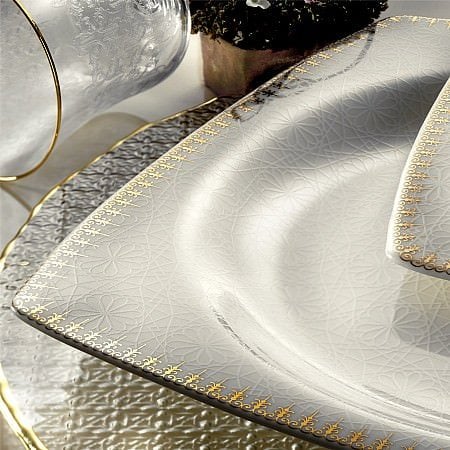 Kütahya Porcelain Bone Mare Patterned 62 Piece Porcelain Dinner Set for 12 People, White/Gold